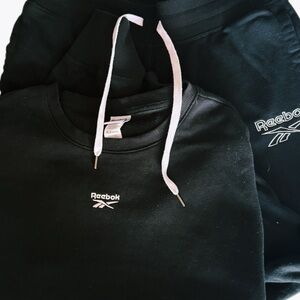 Reebok Black Crewneck Sweatshirt &joggers set . Pants size Large shirt size XL